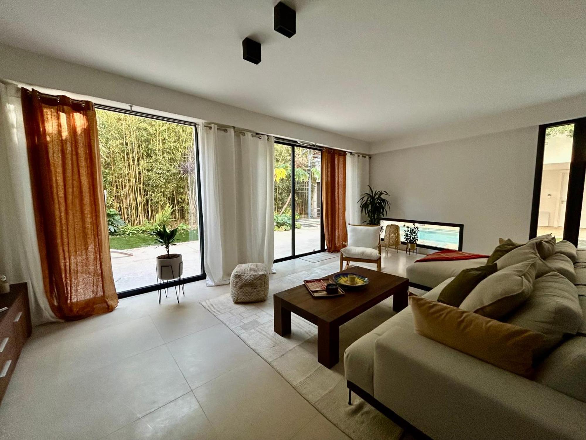 Rumah Bali Cannes Ngoại thất bức ảnh